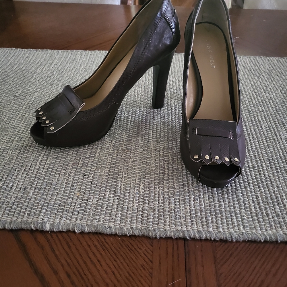 Shoes - Picture 2 of 4